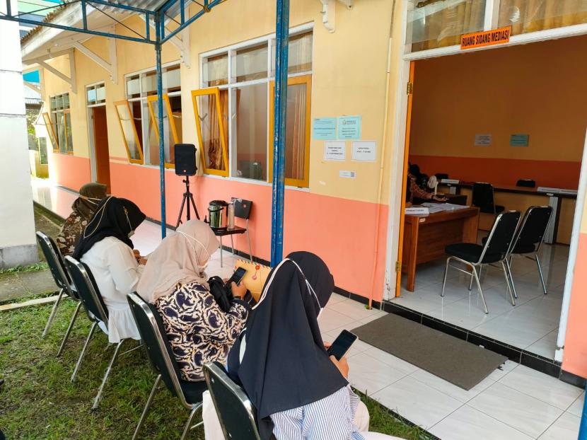 Para pendaftar panwascam di Kantor Bawaslu Banyumas, Selasa (27/9/2022). 