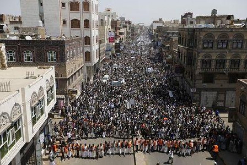 Para pendemo pendukung Houthi di Yaman.