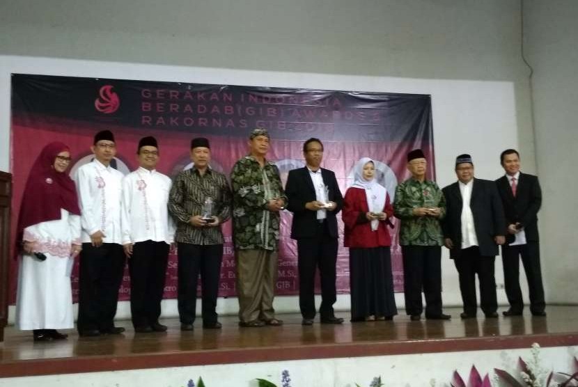 Para penerima Gerakan Indonesia Beradab (GIB) Award 2018.