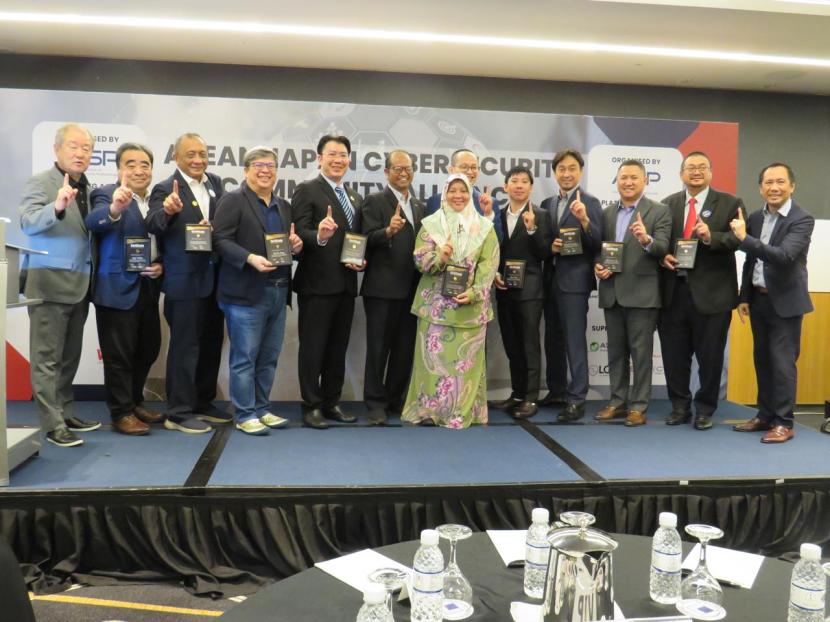  para penerima penghargaan Cyber Resilience Award atau ACRA