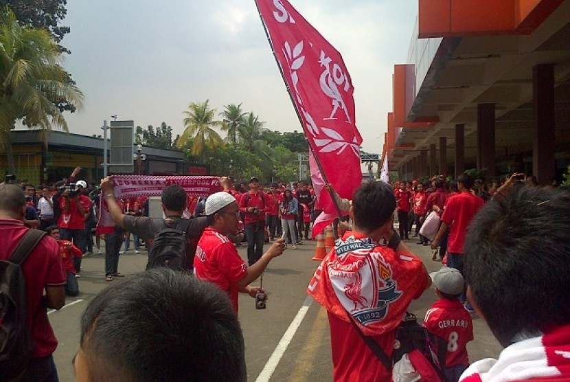 Para penggemar Liverpool sudah mendatangi Bandara Halim Perdana Kusuma Jakarta 