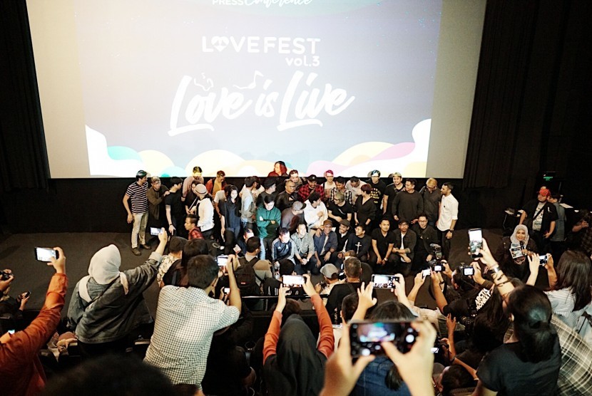 Para pengisi acara di konser Love Festival Vol 3, Selasa (15/1).