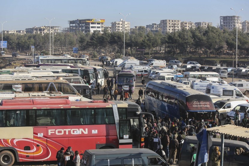 Pemberontak Suriah Lancarkan Serangan Bom Mobil. Para pengungsi warga kota Aleppo, Suriah (ilustrasi).