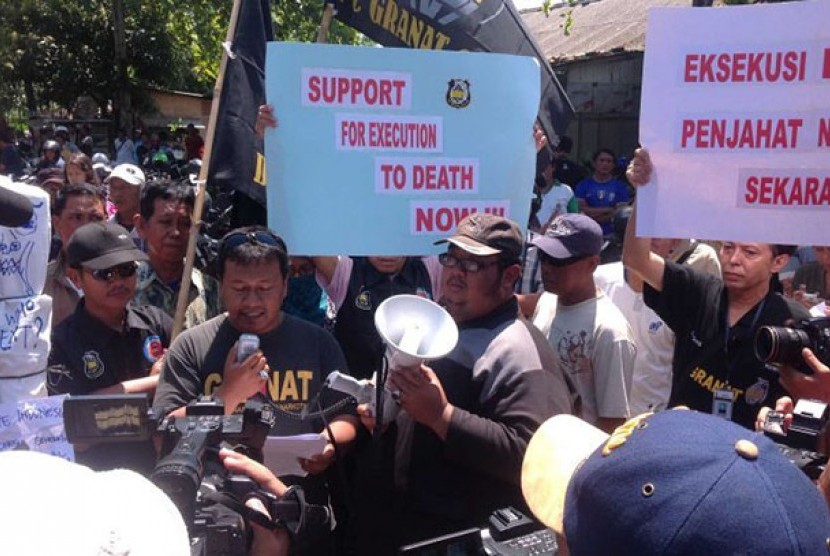 Para pengunjuk rasa di Cilacap meminta Pemerintah Indonesia untuk segera melaksanakan eksekusi