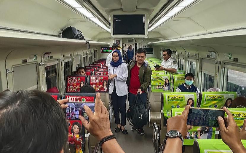 Para penumpang KA Kaligung mendapatkan sosialisasi tentang virus Corona serta pencegahan penyebarannya, di stasiun Semarang Poncol,  ilustrasi (Humas Daop IV)