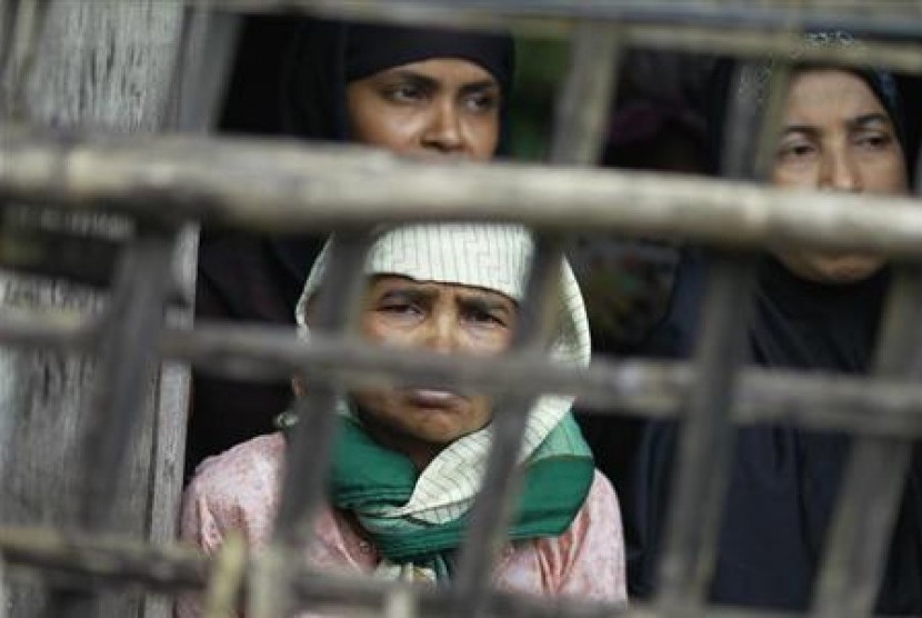Para perempuan pengungsi Muslim Rohingya.
