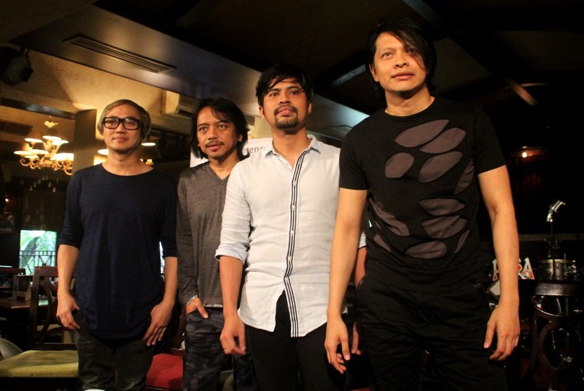 Para personel grup band GIGI (dari kanan) Armand Maulana, Gusti Hendy, Dewa Budjana dan Thomas Ramdhan.