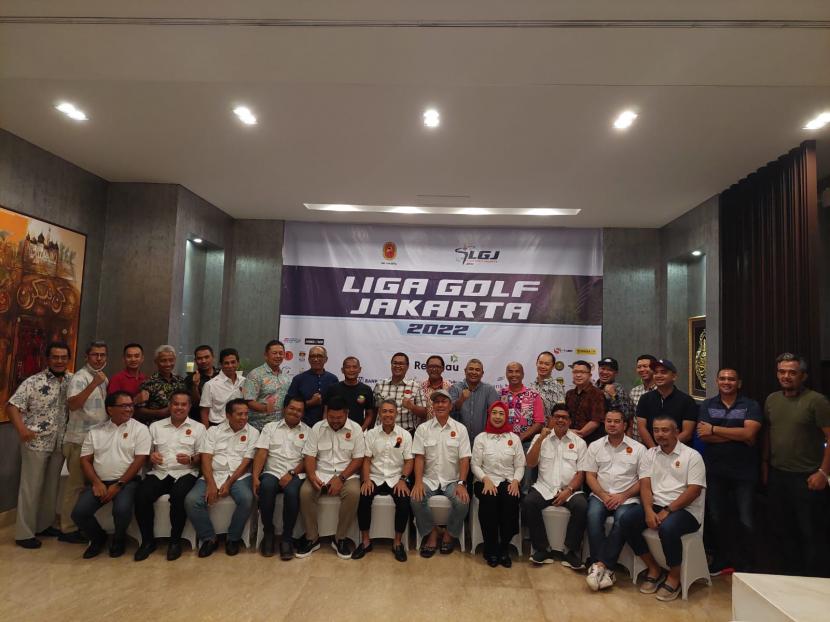 Para perwakilan klub peserta Liga Golf Jakart seusai melalukan drawing di Dharmawangsa 6, Jumat (19/8/2022).