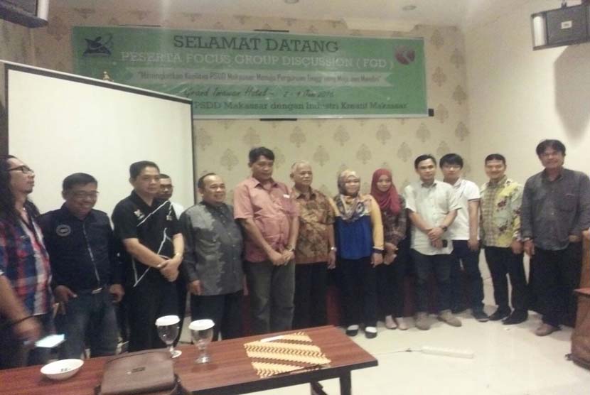 Para peserta FGD yang diadakan Poli Media di Makassar, Jumat (3/6).