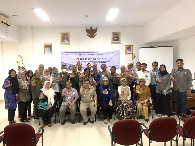 Para peserta Focus Group Discussion (FGD) Kolaborasi Lintas Program Studi Universitas Krisnadwipayana (Unkris) yang digelar di Kecamatan Pasar Rebo pada Senin (6/2/2023). 