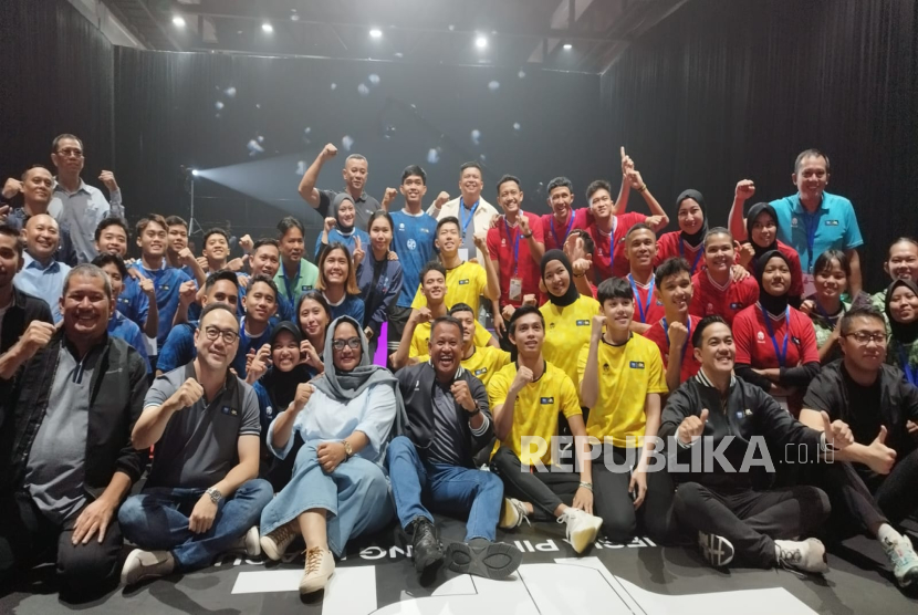 Para peserta grand final Indonesia Pingpong League (IPL) 2024 berfoto bersama.