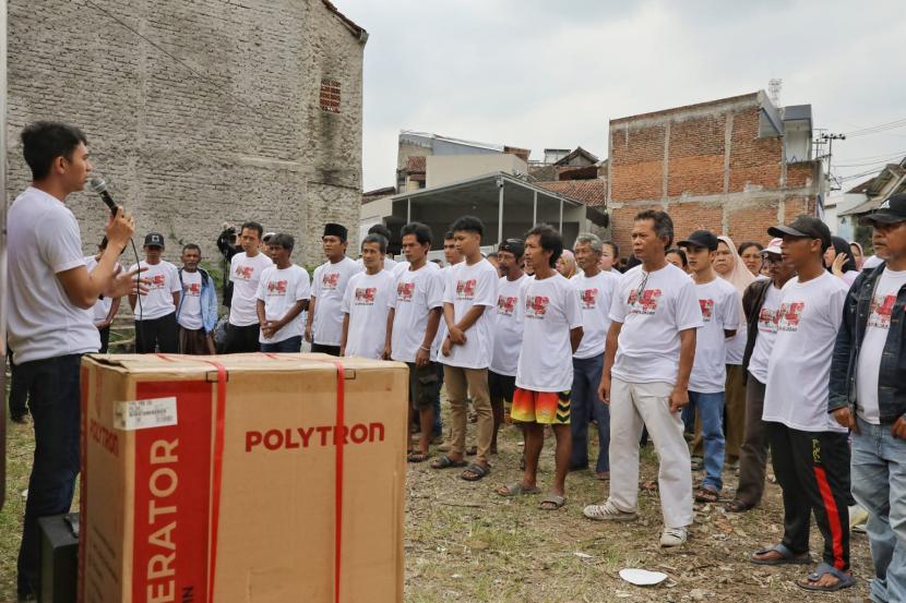 Para peserta mengikuti Program Bantuan dan Borong UMKM di Kecamatan Garut Kota, Kabupaten Garut, Jawa Barat. 