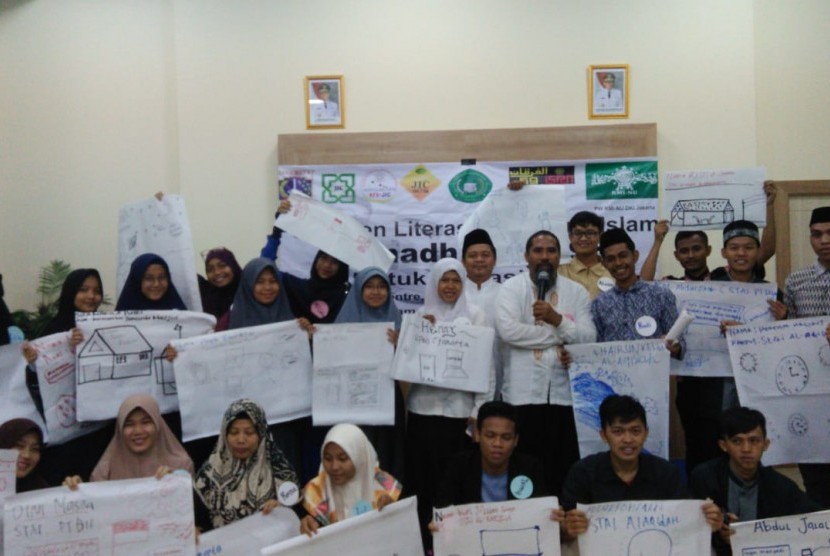 Para peserta Pesantren Literasi dan Sains Islam yang diadakan di Jakarta Islamic Centre (JIC) Jakarta.