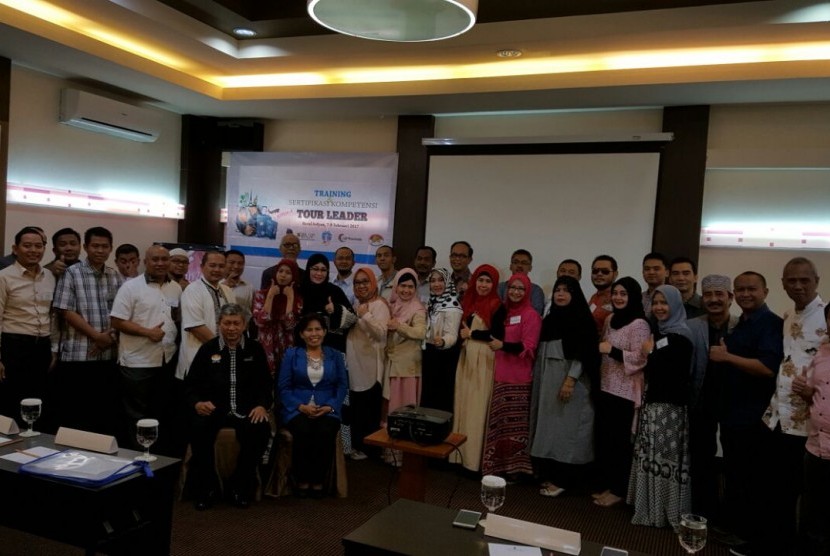 Para peserta sertifikasi Tour Leader Muslim yang diadakan Forum Travel Partner Indonesia (FTPI) bekerja sama dengan Badan Nasional Sertifikasi Profesi (BNSP).