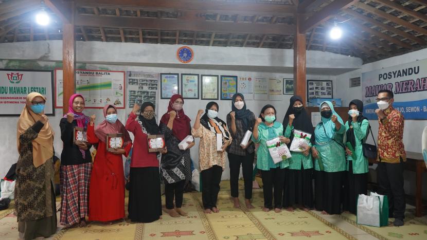 Para peserta sosialisasi vaksin booster oleh Prodi Ilmu Keperawatan UMY di Padukuhan Kweni, Bantul.