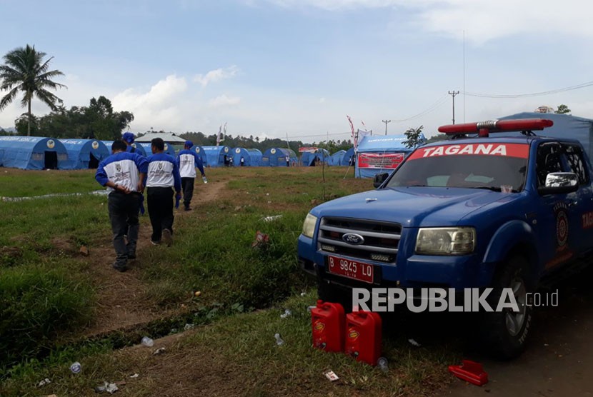 Para peserta Tagana mengikuti Jambore dan bakti sosial Tagana. Mereka bermalam dan tinggal di tenda, di Kota Tomohon, Sulawesi Utara (Sulut), Rabu (25/10).