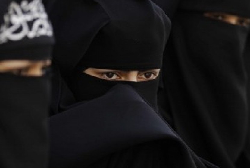 Pakar di PBB menilai larangan burka di Swiss cederai toleransi. Ilustrasi burka