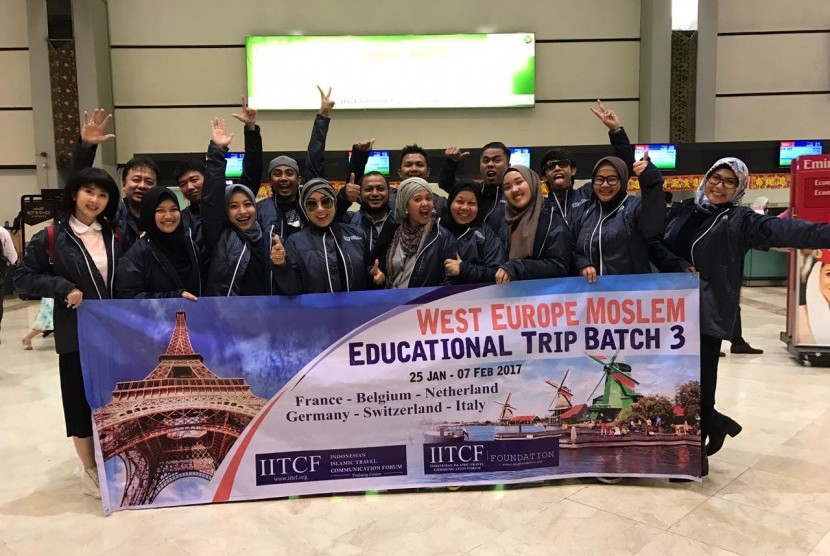 Para peserta West Europe Moslem Educational Trip (WEMET) batch 3.