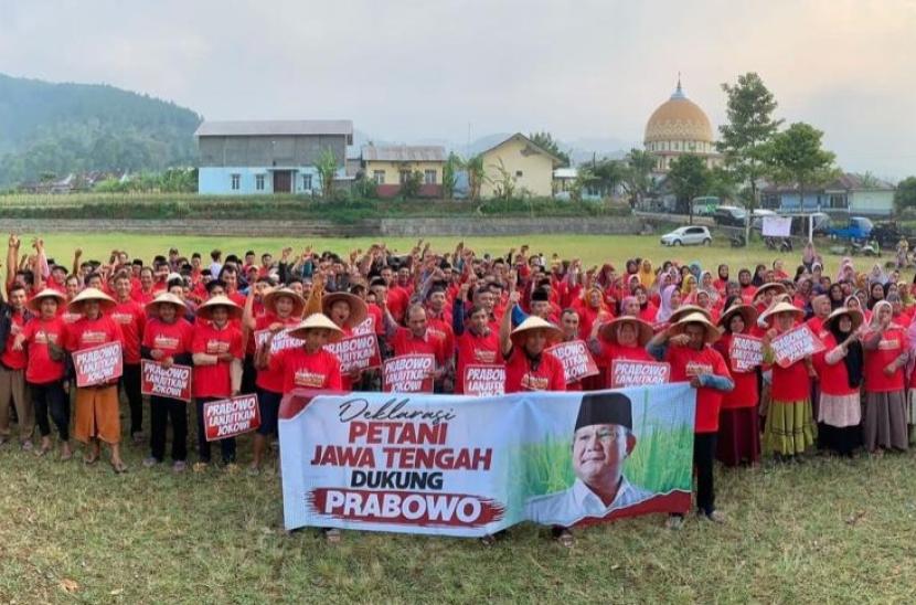 Para petani di Kabupaten Batang, Jawa Tengah, Senin (16/2023), deklarasi mendukung capres Prabowo Subianto.