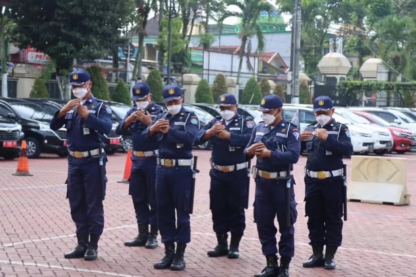 Para petugas keamanan Universitas Muhammadiyah Malang (UMM) berhasil meraih juara tiga dalam kompetisi Satuan Pengaman (Satpam) yang dilaksanakan oleh Polres Malang. 