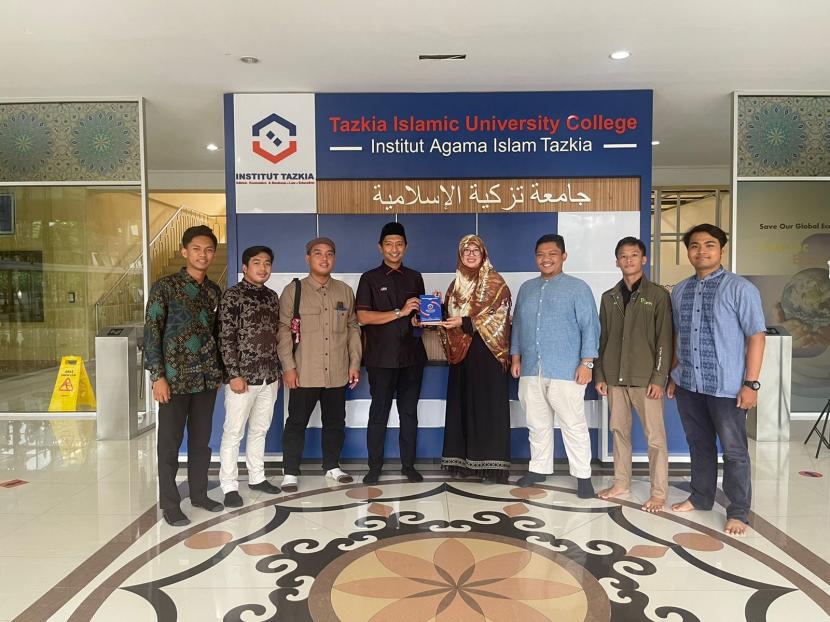 Para Presidium Nasional Forum Silaturrahim Studi Ekonomi Islam(PRESNAS FOSSEI) menggelar silaturahim dan kumpul bareng di Kampus Tazkia.