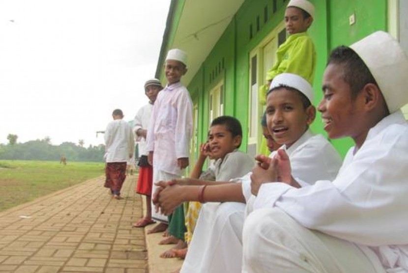 para santri asal Nuu Waar (Papua) yang tengah menimba ilmu di Pesantren Nuu Waar Bekasi, Jawa Barat