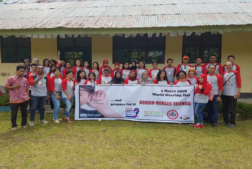 Para santri peserta kegiatan bersih-bersih telinga yang diadakan oleh BMH Ambon dan IDI Ambon.