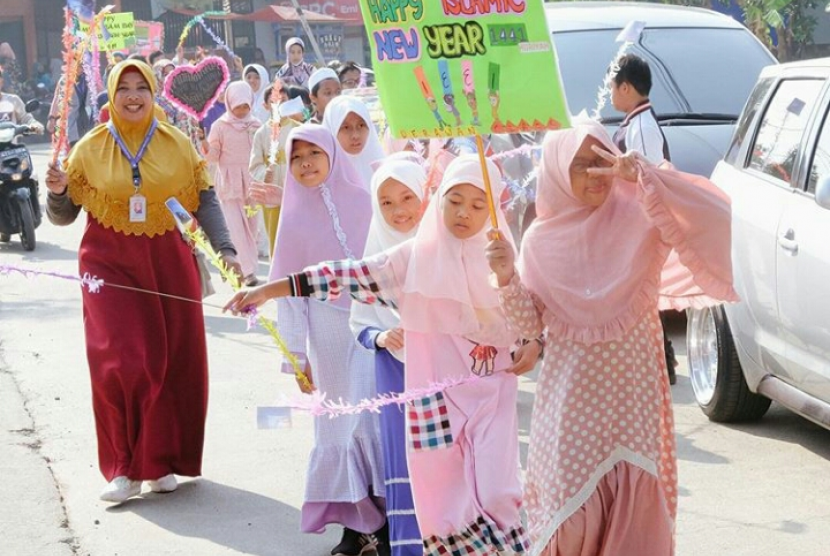 Para siswa SD Prestasi Global Depok mengikuti acara Muharram Day 144` H.