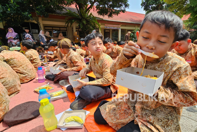 Program makan gratis (ilustrasi)