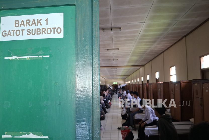 Ratusan Siswa SMA/SMK Bermasalah Mulai Dikirim ke Barak Militer di Lembang