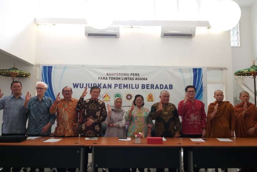 Para tokoh lintas agama menyampaikan pesan untuk Pemilu Bermutu dan Beradab di Kantor CDCC, Jakarta Selatan, Kamis (27/9).