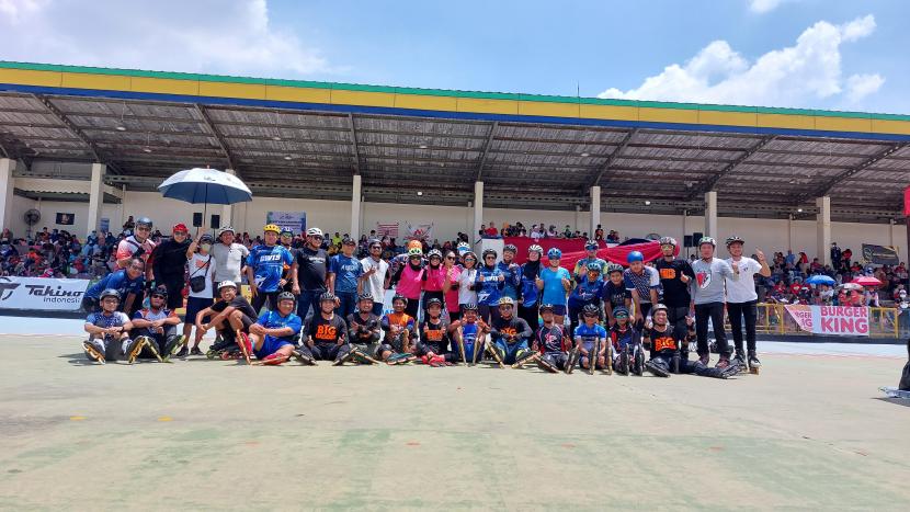 Para veteran ikut meramaikan Kejuaraan Sepatu Roda Bupati Bekasi Open 2022.