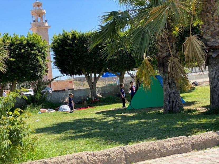 Para wisatawan menikmati kamp tenda di wilayah Al-Hada dan Al-Shafa di Taif, Arab Saudi