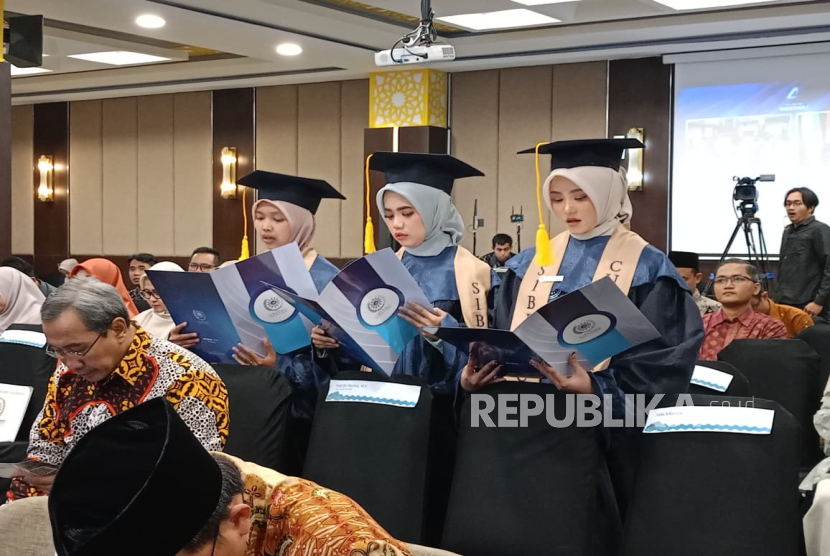 Universitas Siber Muhammadiyah Gelar Wisuda Perdana, Luluskan Sembilan Sarjana Cumlaude