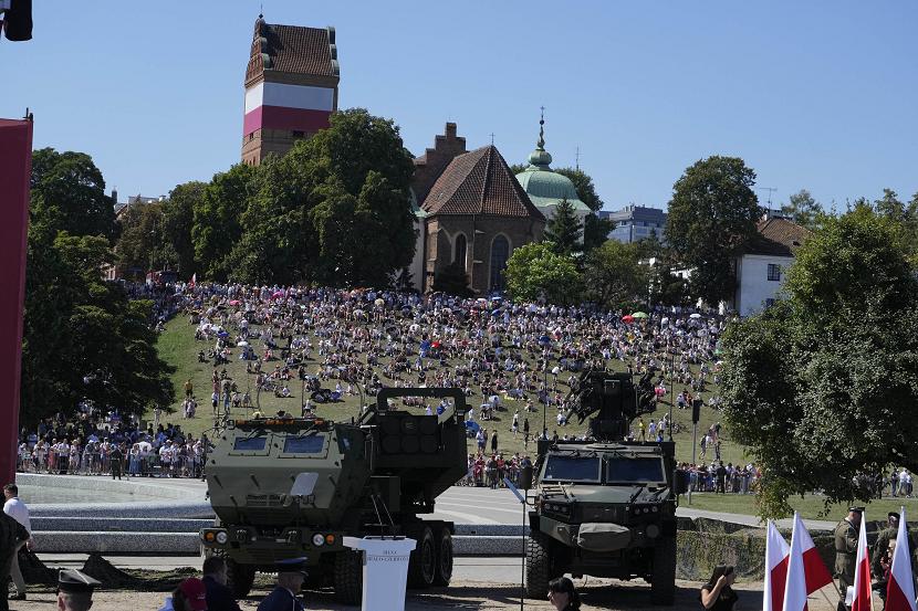Parade militer terbesar Polandia sejak Perang Dingin berlangsung di Warsawa pada Selasa (15/8/2023). 