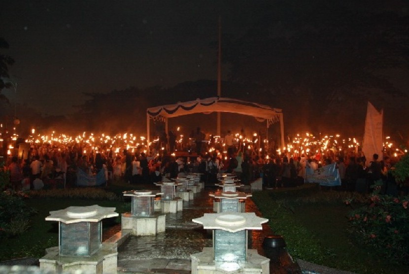 Parade Obor di Monumen Bandung Lautan Api di Teggalega, Sabtu (23/3)