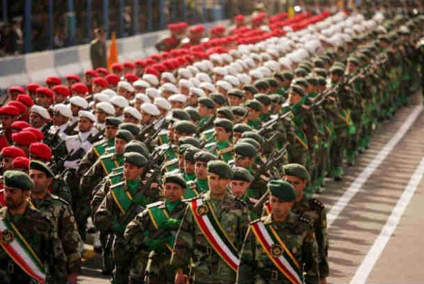 Parade tentara di Hari Tentara Nasional Iran