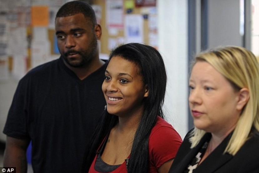  Parents Jawaan McCullough (left) and Jaleesa Martin (center) are the parents of baby Messiah. (File photo)