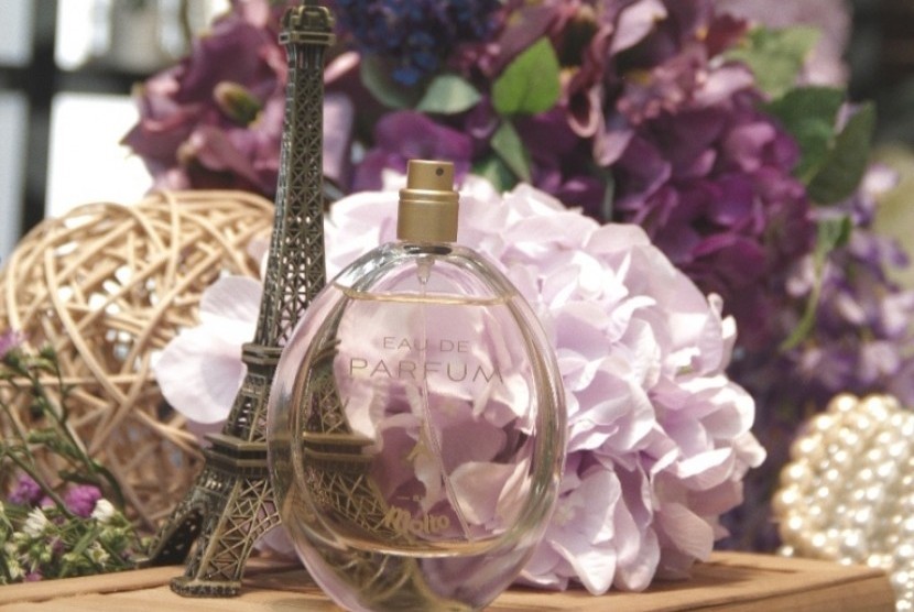Parfum dari Molto yang menggunakan esensi mawar, melati, muguet, dan geranium.