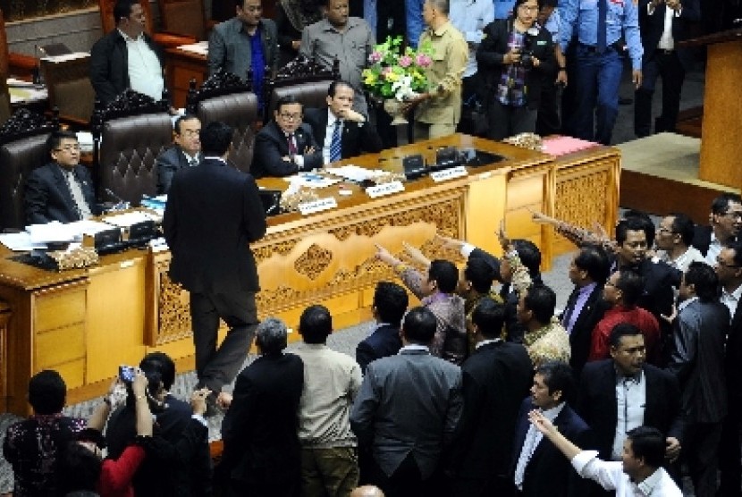 A plenary session at the parliament decides to put end on direct regional election. (illustration) 