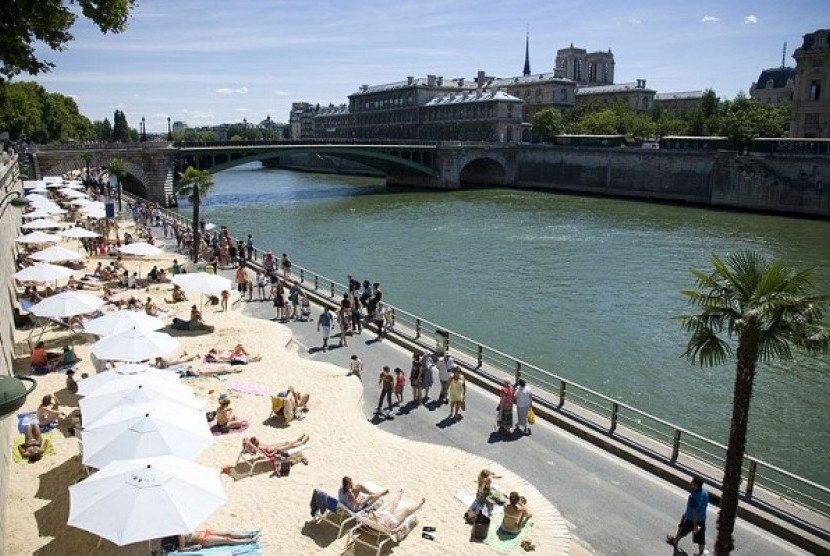 Paris Plague, pantai buatan di pinggir sungai Seine
