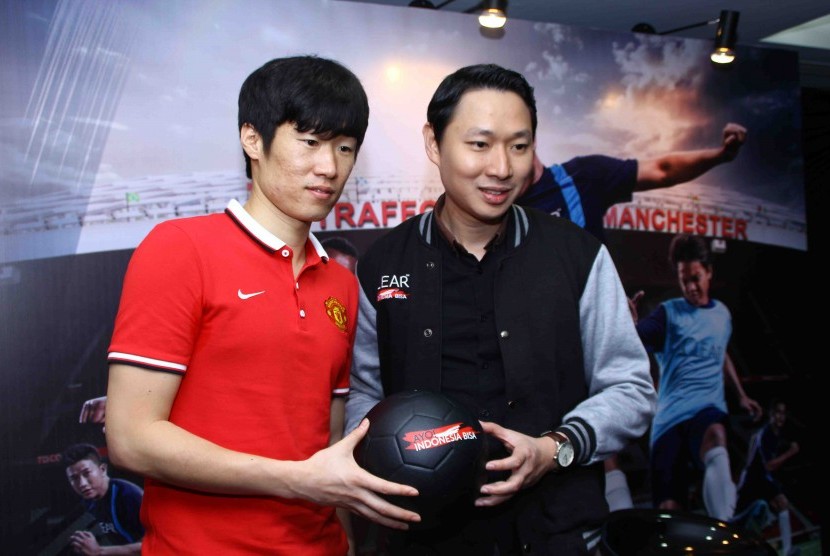 Park Ji Sung dan Johan Lie