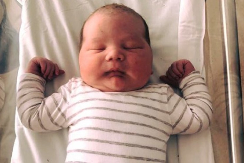 Parker Bell, bayi seberat 5,75 kilogram yang lahir dengan persalinan normal di Blacktown Hospital, New South Wales