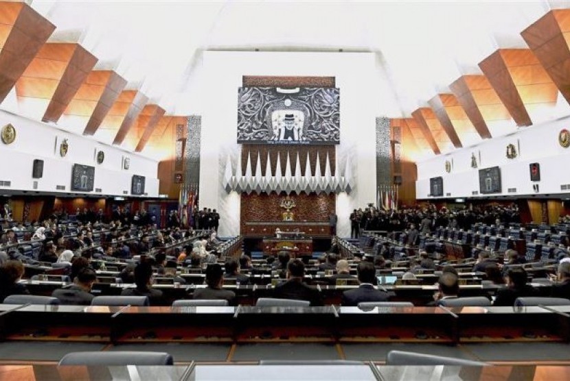 Parlemen Malaysia saat akan memulai persidangan untuk memilih Ketua Parlemen yang baru, Senin (16/7).