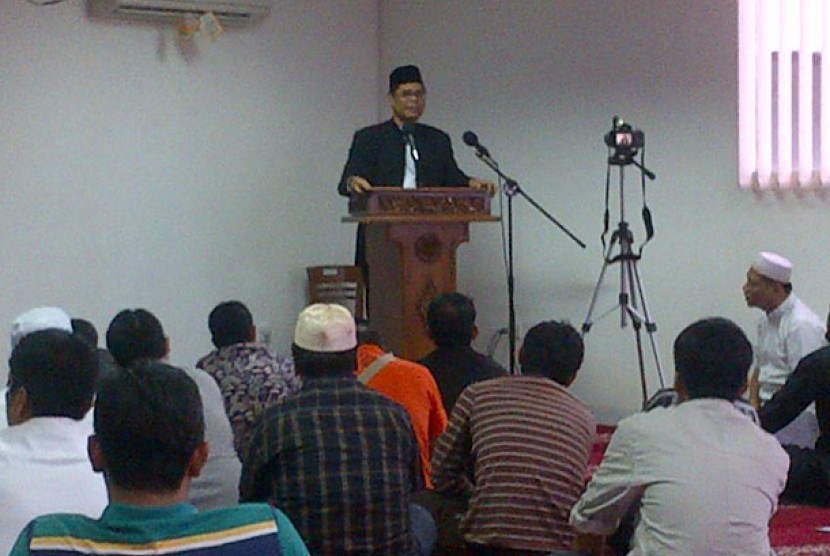 Parni Hadi saat menyampaikan tausyiah di Masjid At Taubah, Pusat Grosir Senen, Jakarta Pusat.