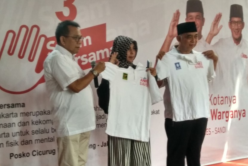 Partai Amanat Nasional (PAN) dan Partai Persatuan Pembangunan (PPP) secara resmi mendeklarasikan dukungannya kepada pasangan Anies Baswedan-Sandiaga Uno di putaran kedua Pilkada DKI, Rabu (22/2). Dari kiri-kanan: Ketua DPD Gerindra DKI Muhammad Taufik, Ben