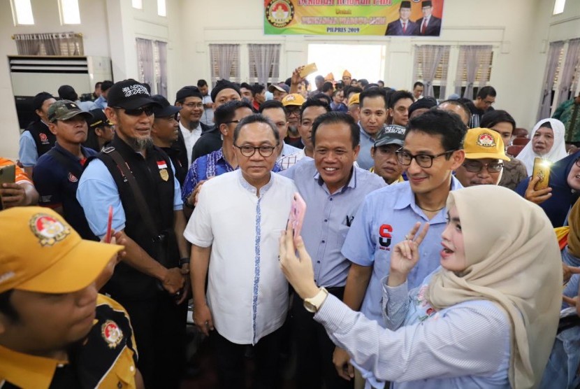 Partai Amanat Nasional (PAN) menggelar temu kader dan konsolidasi caleg se-Sumatera Selatan menghadapi Pilpres. Acara dihadiri langsung oleh Ketua Umum PAN Zulkifli Hasan dan cawapres Sandiaga Uno, Selasa (13/11).