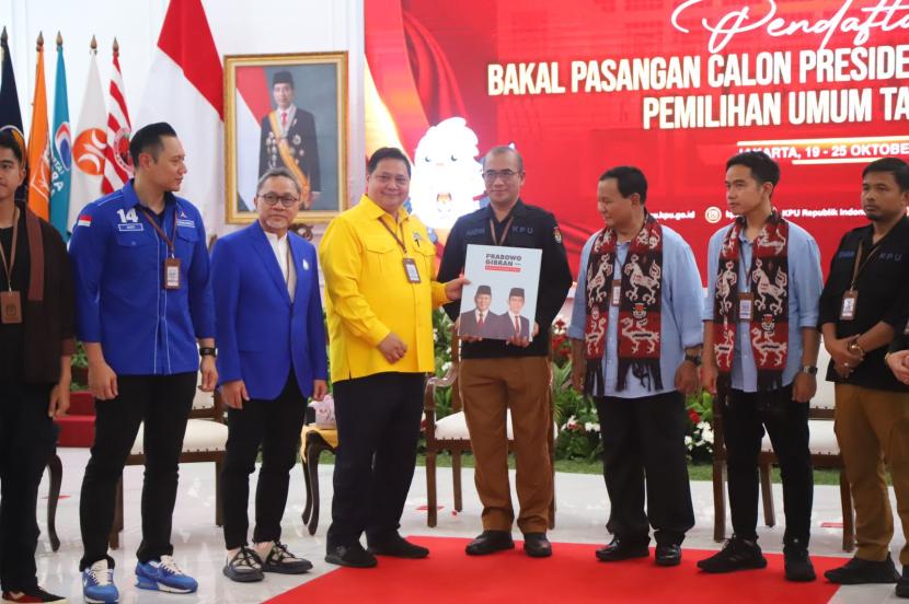 Partai Amanat Nasional, sebagai bagian dari Koalisi Indonesia Maju (KIM) menyatakan dukungan penuhnya pada pasangan calon Prabowo Subianto dan Gibran Rakabuming Raka. 