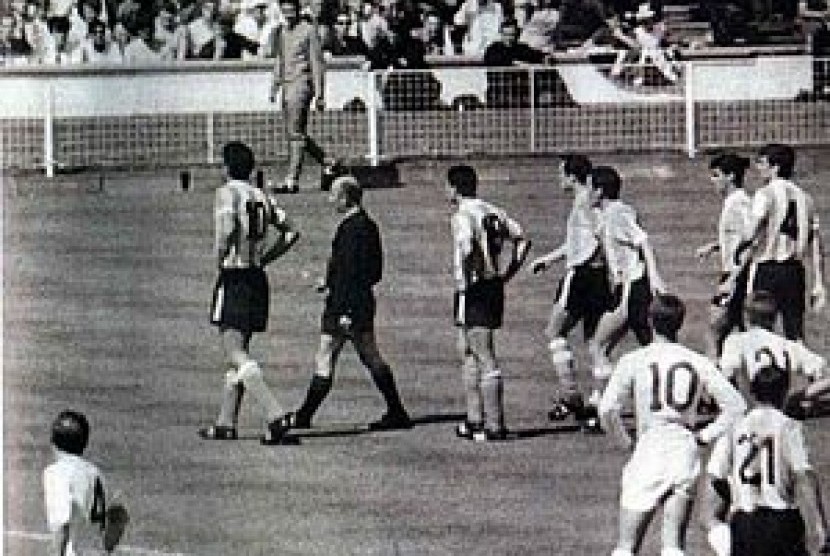 Partai antara Argentina melawan Inggris pada Piala Dunia 1966, awal dari perseteruan kedua negara hingga saat ini.