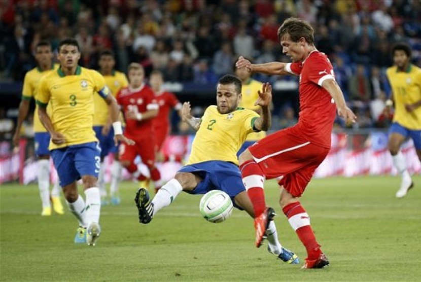 Partai antara Swiss melawan Brasil di St Jkob-Park, Basel, yang dimenangkan tuan rumah dengan skor 1-0.